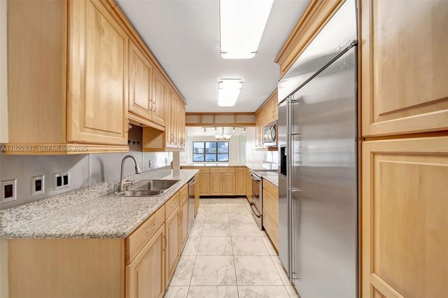 200 Golden Isles Dr 203, Hallandale Beach, FL 33009