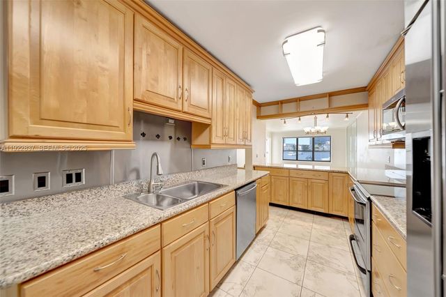 200 Golden Isles Dr 203, Hallandale Beach, FL 33009