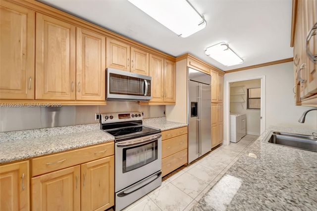 200 Golden Isles Dr 203, Hallandale Beach, FL 33009