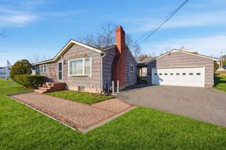 767 Riverside Dr, Methuen, MA 01844