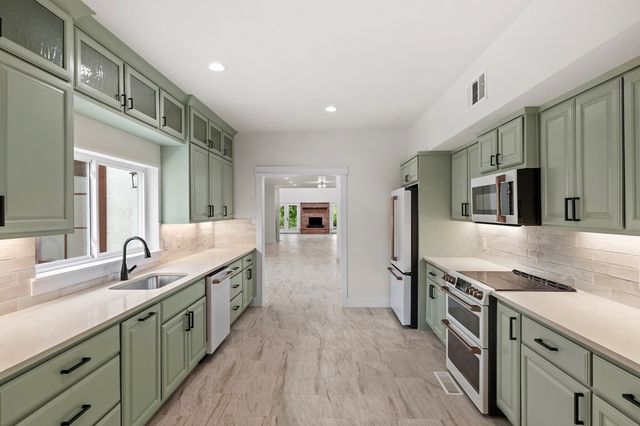 362 Englewood Dr, Kerrville, TX 78028