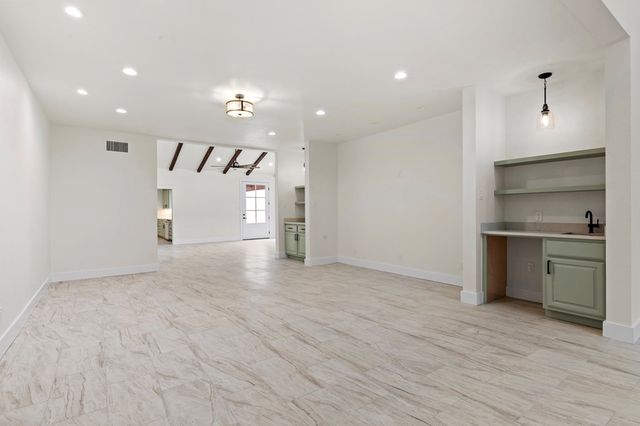 362 Englewood Dr, Kerrville, TX 78028