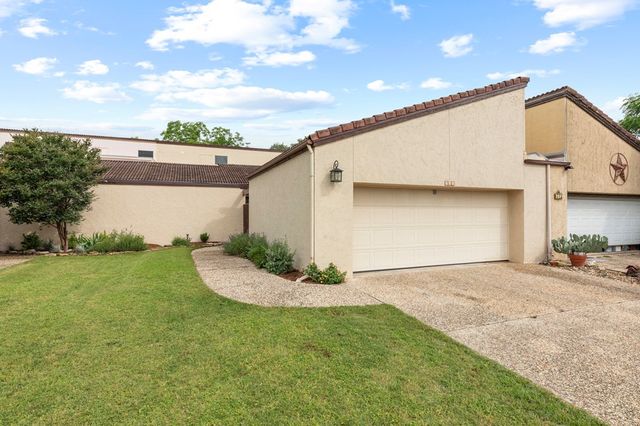 362 Englewood Dr, Kerrville, TX 78028