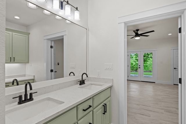 362 Englewood Dr, Kerrville, TX 78028