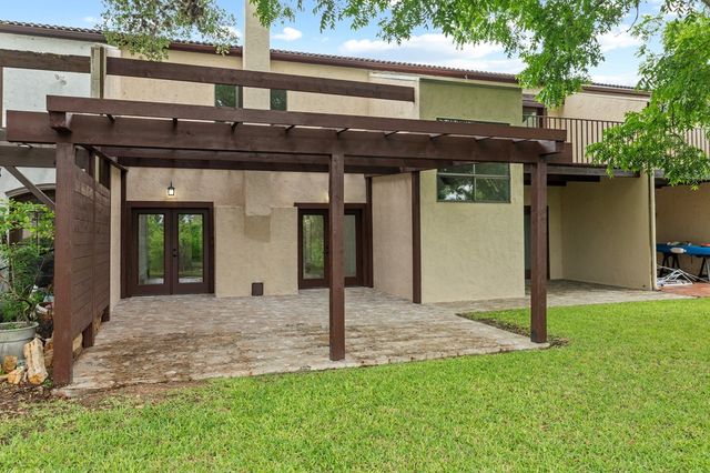 362 Englewood Dr, Kerrville, TX 78028