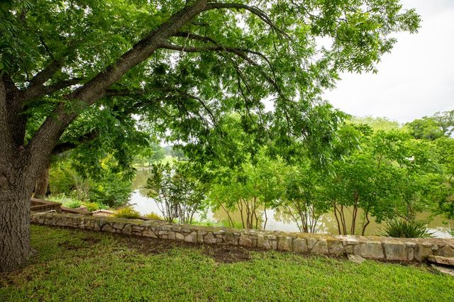 362 Englewood Dr, Kerrville, TX 78028