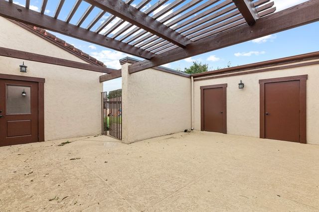 362 Englewood Dr, Kerrville, TX 78028