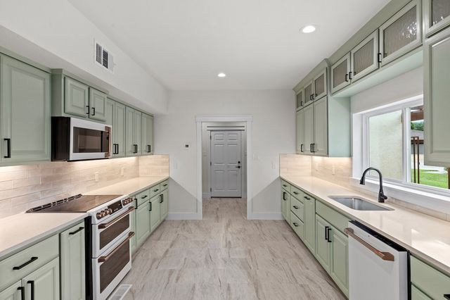 362 Englewood Dr, Kerrville, TX 78028