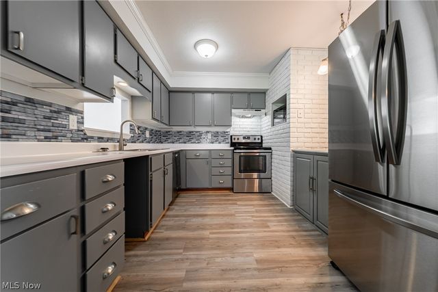 68 Landings Way, Avon Lake, OH 44012