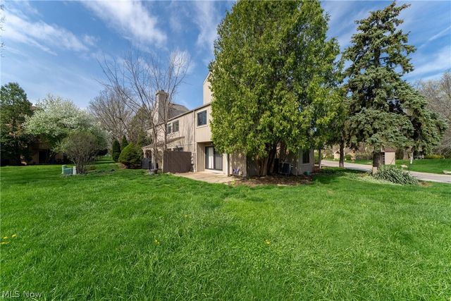 68 Landings Way, Avon Lake, OH 44012