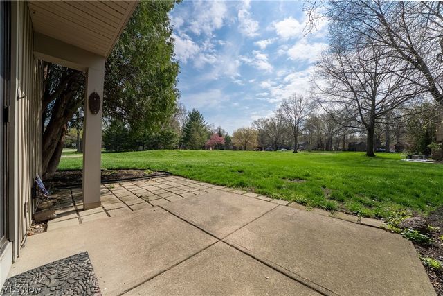 68 Landings Way, Avon Lake, OH 44012