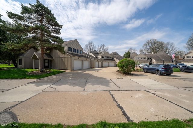 68 Landings Way, Avon Lake, OH 44012