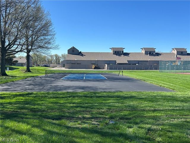 68 Landings Way, Avon Lake, OH 44012