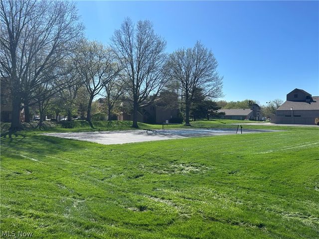 68 Landings Way, Avon Lake, OH 44012