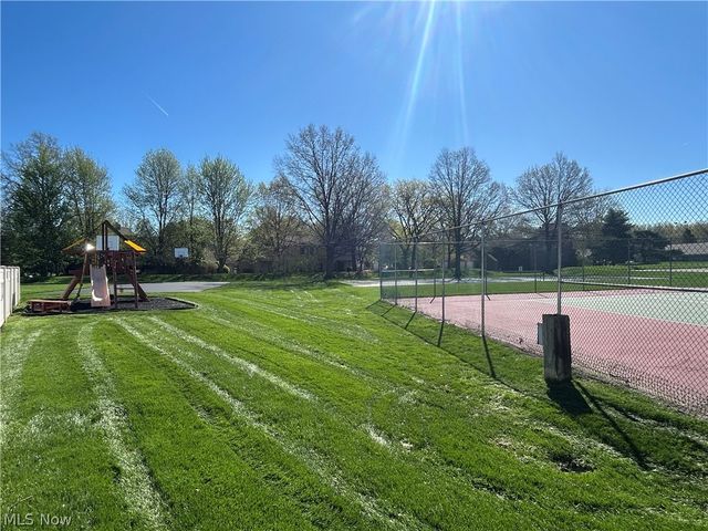68 Landings Way, Avon Lake, OH 44012
