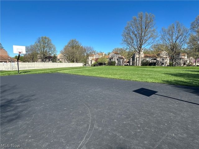 68 Landings Way, Avon Lake, OH 44012