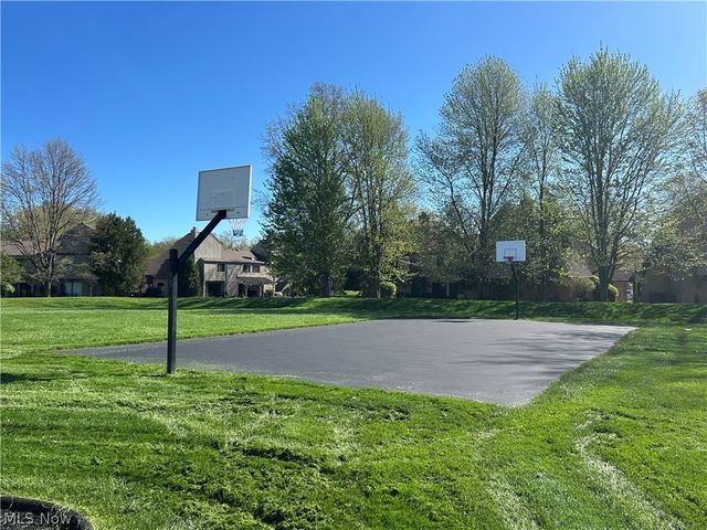 68 Landings Way, Avon Lake, OH 44012