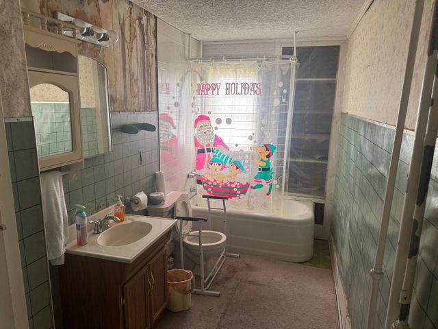 223 N Main St, Dickson, TN 37055