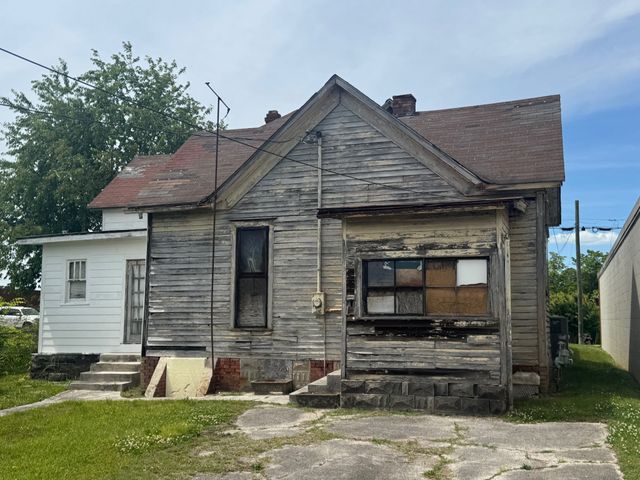223 N Main St, Dickson, TN 37055