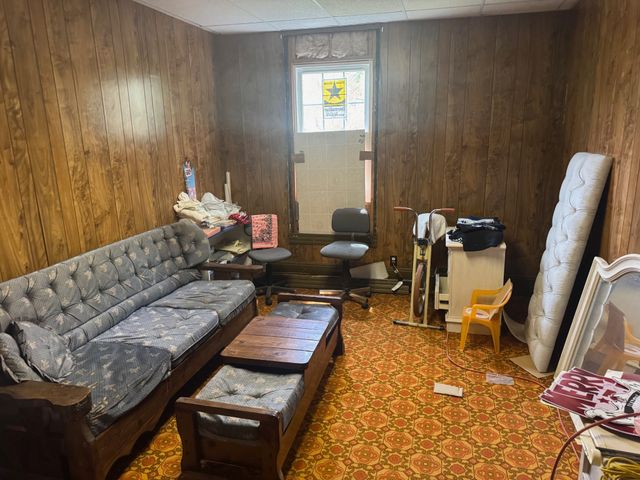 223 N Main St, Dickson, TN 37055