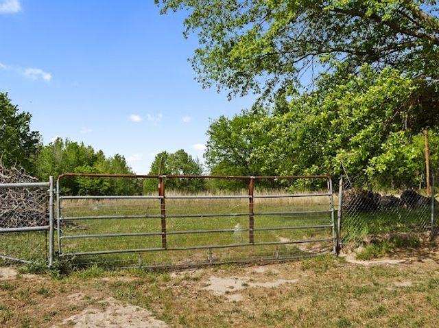 2648 Fm-2152, Mt Pleasant, TX 75455