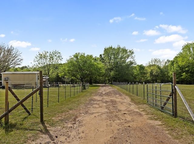 2648 Fm-2152, Mt Pleasant, TX 75455