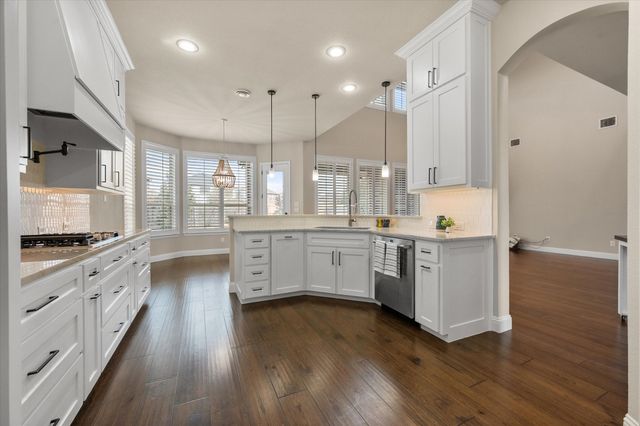 925 Sandy Hill, Burleson, TX 76028