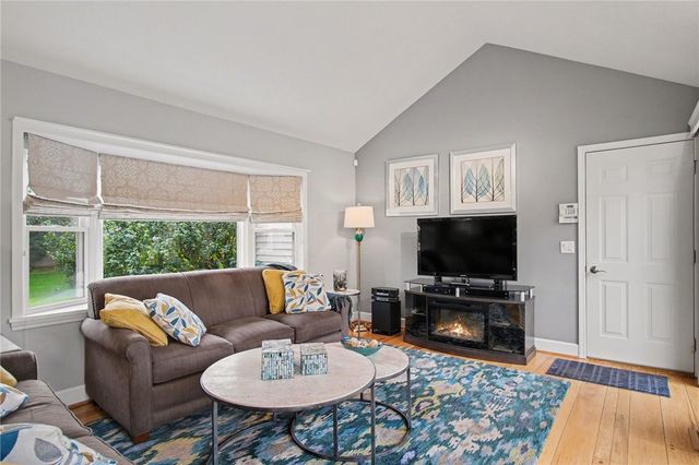 30 Stonington Dr, Pittsford, NY 14534