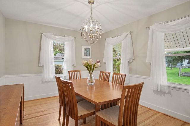30 Stonington Dr, Pittsford, NY 14534