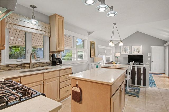 30 Stonington Dr, Pittsford, NY 14534