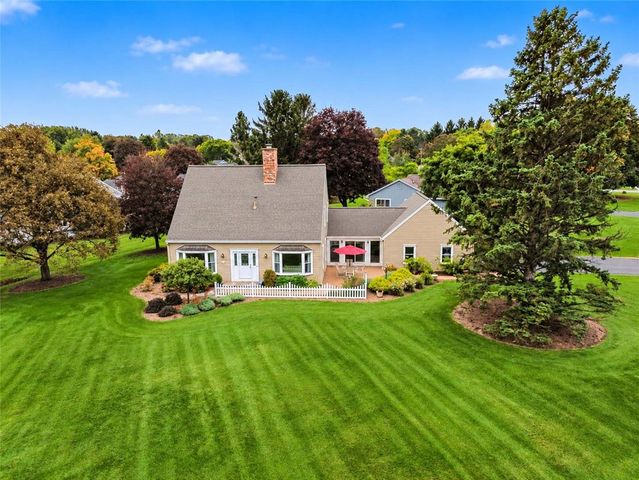 30 Stonington Dr, Pittsford, NY 14534