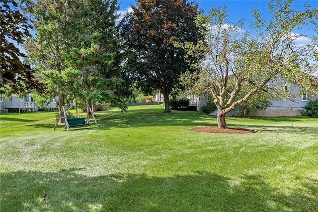 30 Stonington Dr, Pittsford, NY 14534