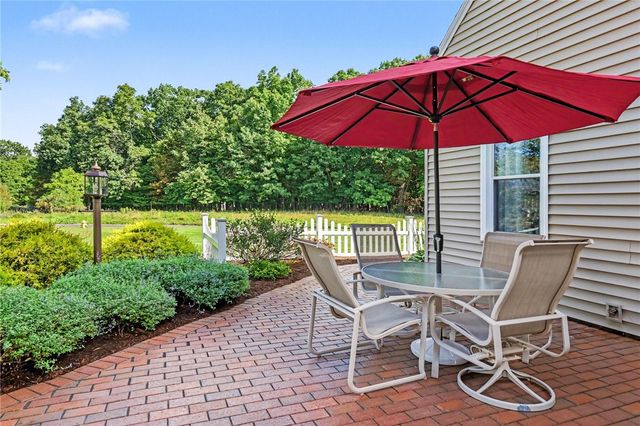 30 Stonington Dr, Pittsford, NY 14534