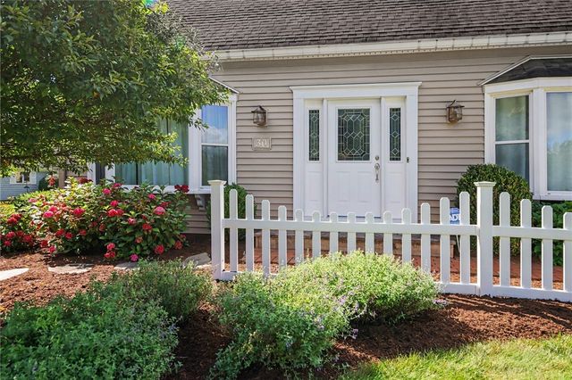 30 Stonington Dr, Pittsford, NY 14534