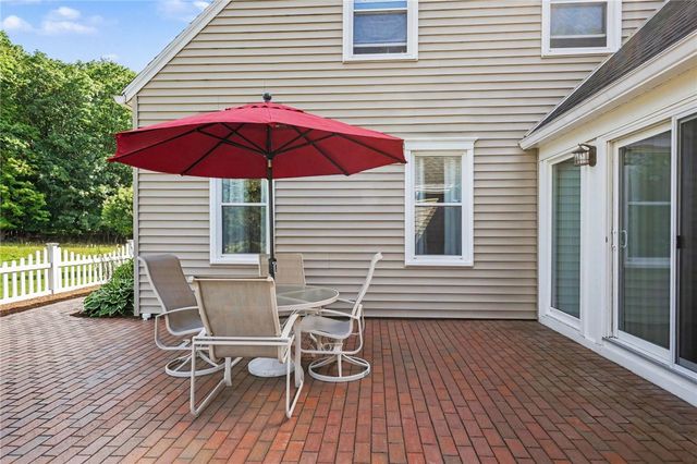30 Stonington Dr, Pittsford, NY 14534