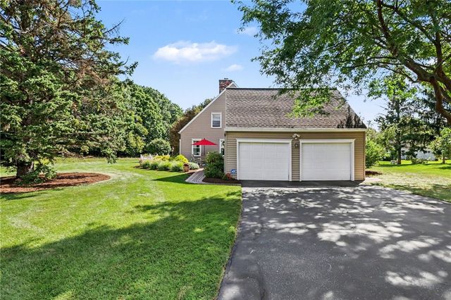 30 Stonington Dr, Pittsford, NY 14534