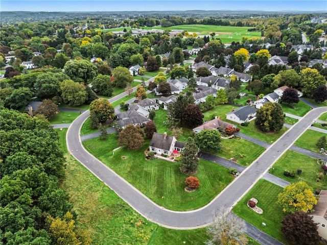 30 Stonington Dr, Pittsford, NY 14534