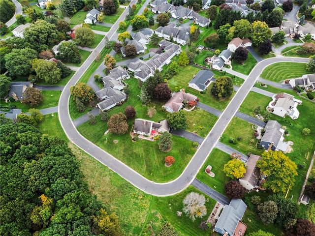 30 Stonington Dr, Pittsford, NY 14534