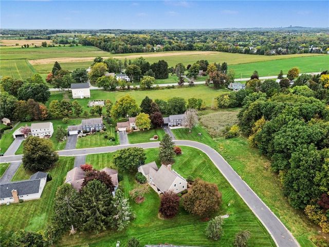 30 Stonington Dr, Pittsford, NY 14534