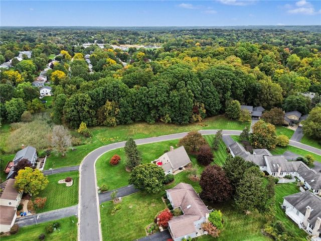 30 Stonington Dr, Pittsford, NY 14534
