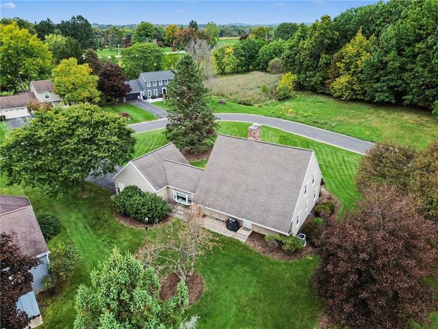 30 Stonington Dr, Pittsford, NY 14534