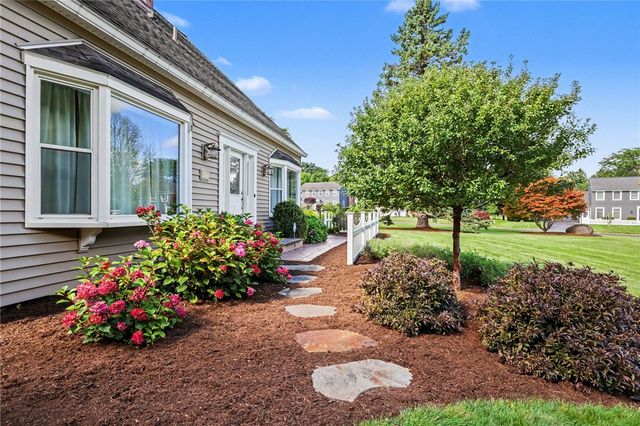 30 Stonington Dr, Pittsford, NY 14534