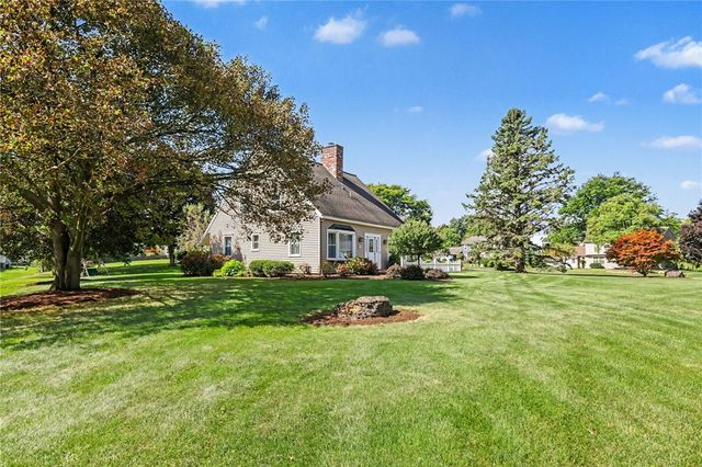 30 Stonington Dr, Pittsford, NY 14534