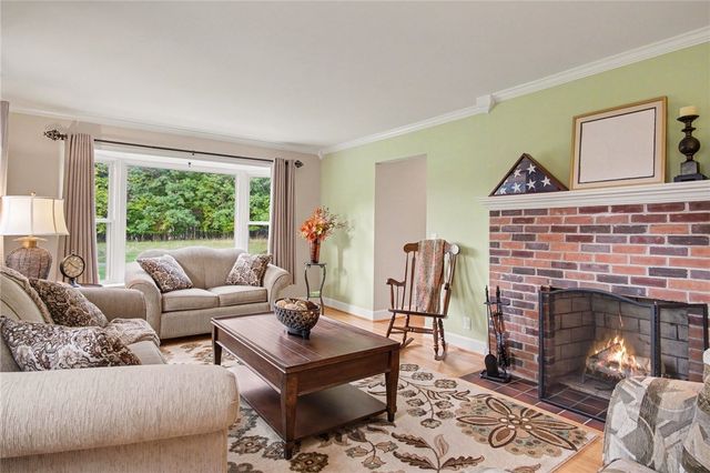 30 Stonington Dr, Pittsford, NY 14534