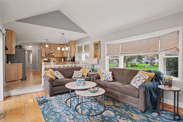 30 Stonington Dr, Pittsford, NY 14534