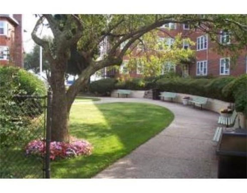 125 Farragut Rd 31, Boston, MA 02127