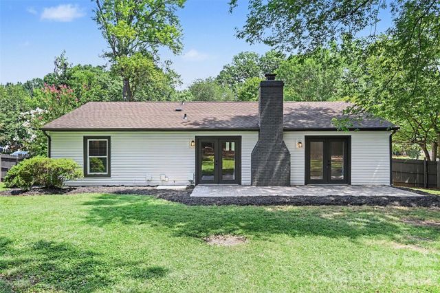 7319 Shadowlake Drive, Charlotte, NC 28226