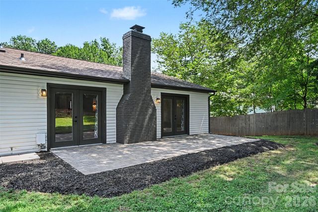 7319 Shadowlake Drive, Charlotte, NC 28226