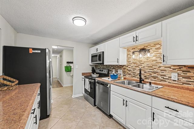 7319 Shadowlake Drive, Charlotte, NC 28226