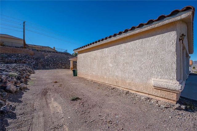 3304 S Ridge Avenue, Bullhead City, AZ 86429